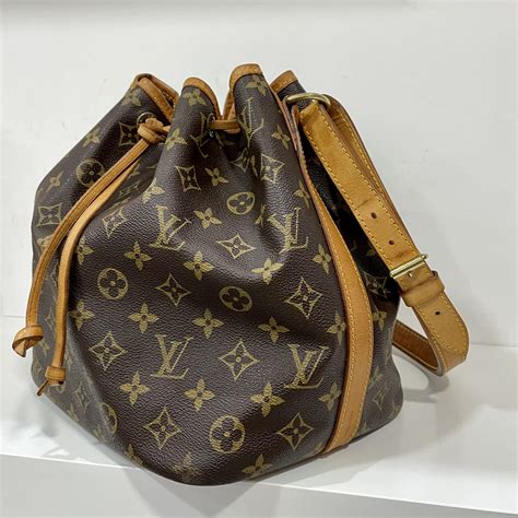 borse louis vuitton quanto costano|Louis Vuitton borse secchiello.